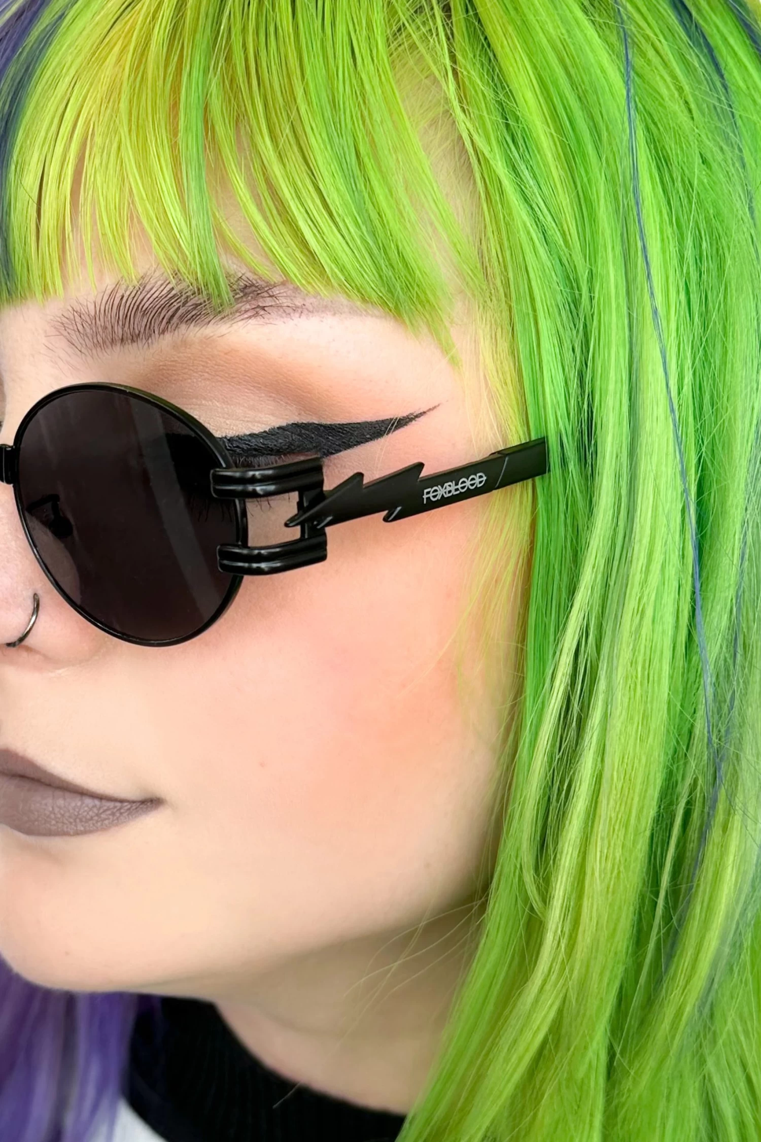 Black Lightning Round Sunglasses - Image 2