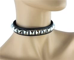 1 Row 1/2" Pyramid Stud Choker