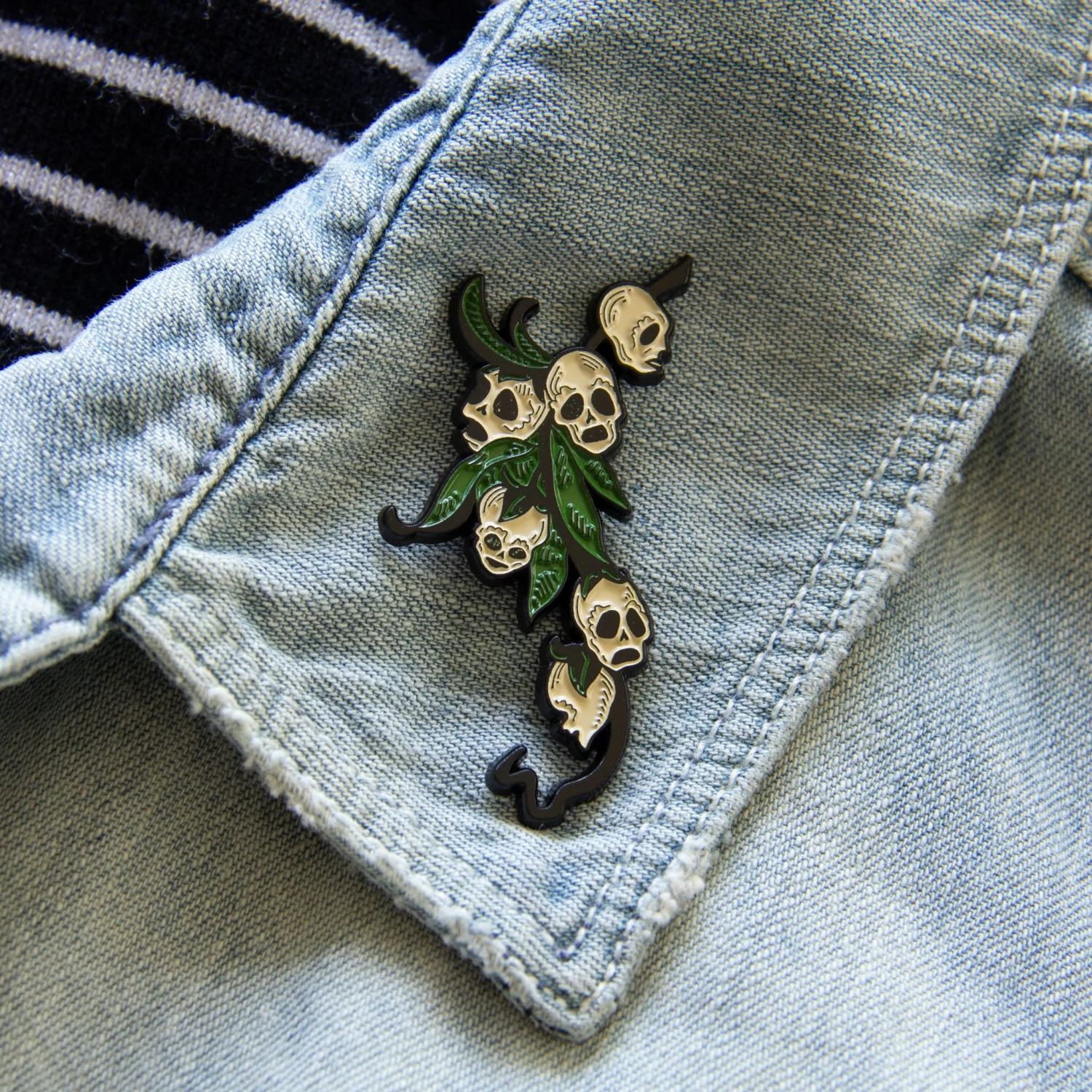 Snapdragon Skull Botanical Enamel Pin - Image 4