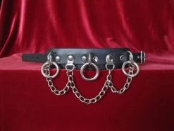 Wristband With Three Rings And Chain